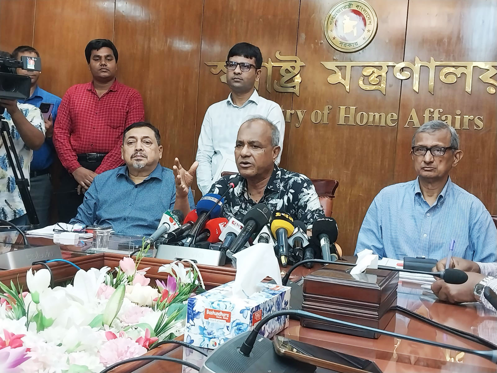 গোপালগঞ্জে পরিস্থিতির কারণে গুলি হয়েছে, গণগ্রেপ্তার হচ্ছে না: স্বরাষ্ট্র উপদেষ্টা