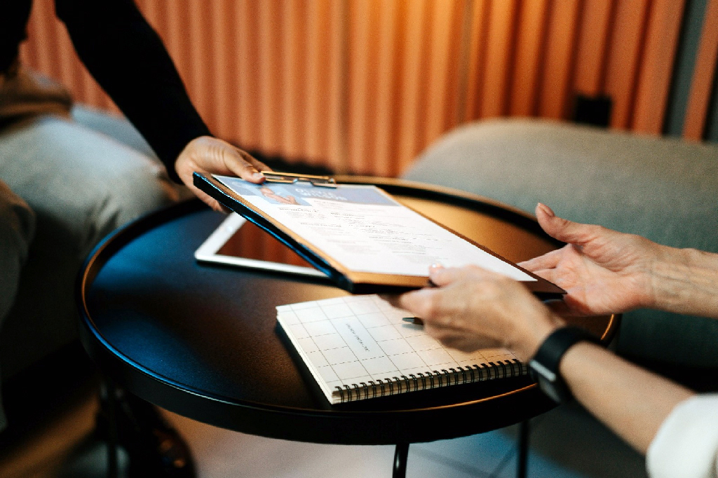 গৃহকর্মী নিয়োগের আগে যে বিষয়গুলো বিবেচনায় রাখতে পারেন