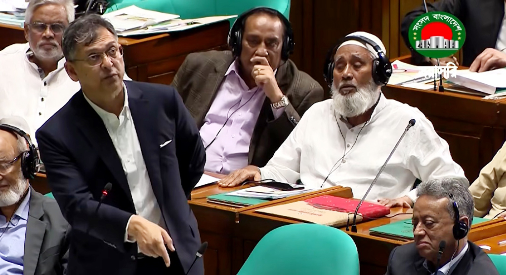 নির্বাচন না হওয়ার আশঙ্কায় সবকিছুতে আপস করেছি: সংসদে স্বরাষ্ট্রমন্ত্রী