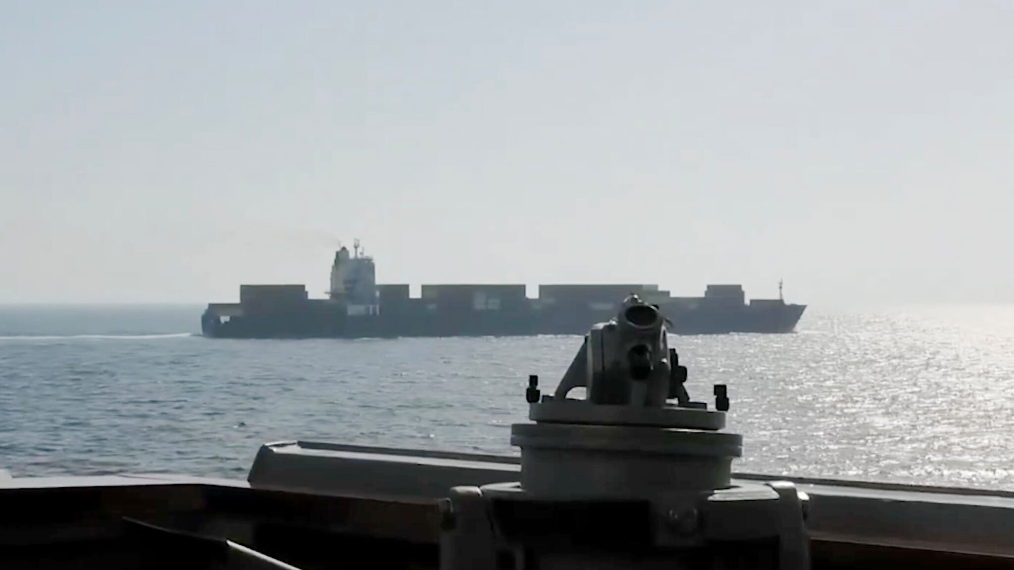 হরমুজে গুলি চালিয়ে ইরানি কার্গো জাহাজ দখল করল মার্কিন বাহিনী