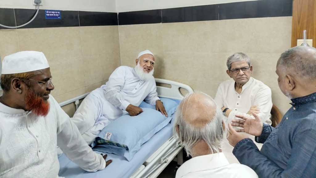 জামায়াত আমিরকে দেখতে হাসপাতালে মির্জা ফখরুল