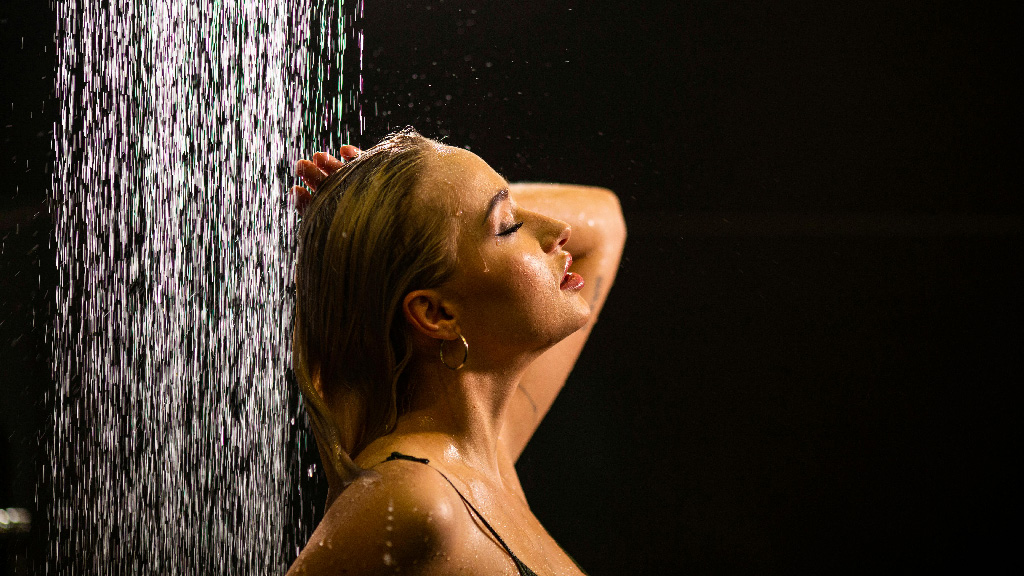 তপ্ত গরমে ত্বক ও চুল সতেজ রাখতে গোসলের টিপস