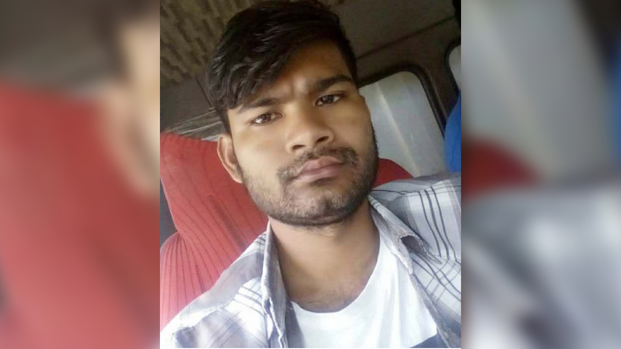 মেকানিক দেখানোর সময় বিকল ট্রাক স্টার্ট, বুকের ওপর উঠে প্রাণ গেল চালকের