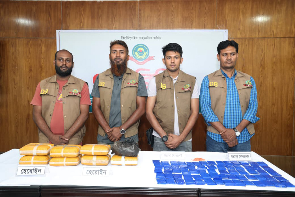 চট্টগ্রামে হানিফ পরিবহনের বাস থেকে ৮ কোটি টাকার হেরোইন উদ্ধার