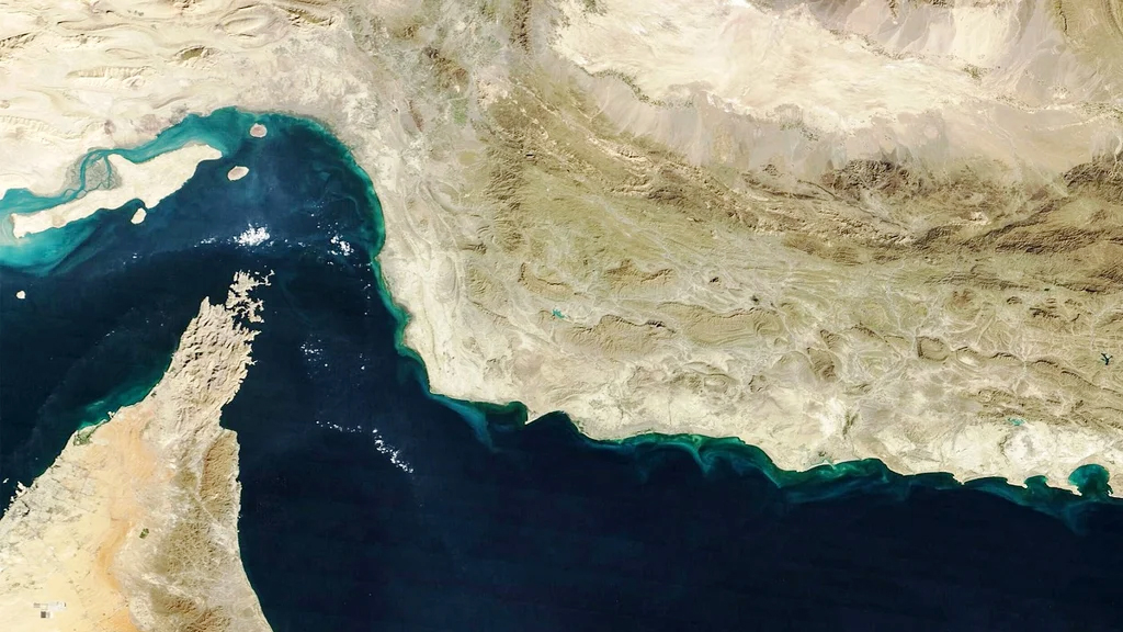 ভূরাজনীতি ও বিশ্ব অর্থনীতির প্রাণভোমরা ১০টি গুরুত্বপূর্ণ নৌপথ