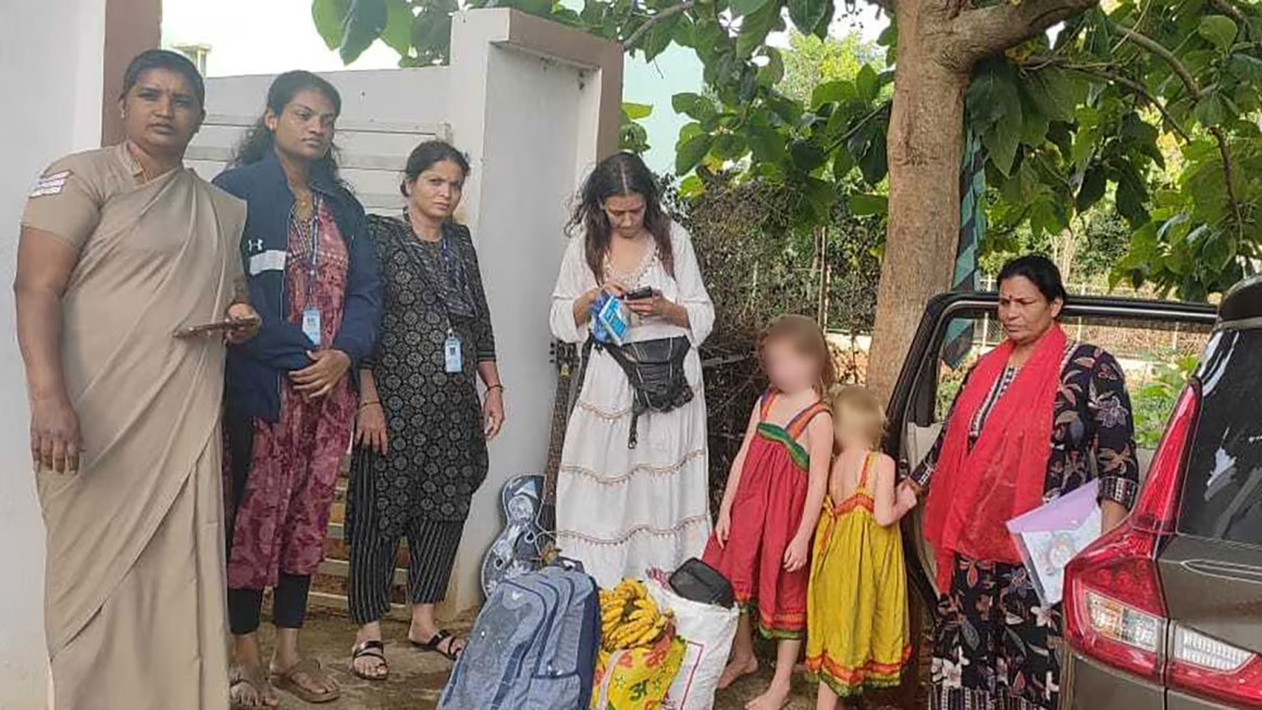 ২ কন্যাকে নিয়ে কর্ণাটকের গুহায়ই থাকতে চান রুশ নারী