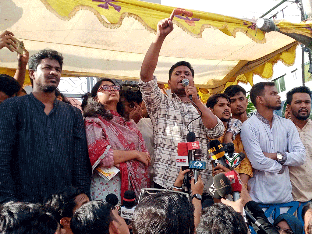 প্রতীক নয়, যোগ্য নেতৃত্বকে ভোট দেবেন: হাসনাত আবদুল্লাহ