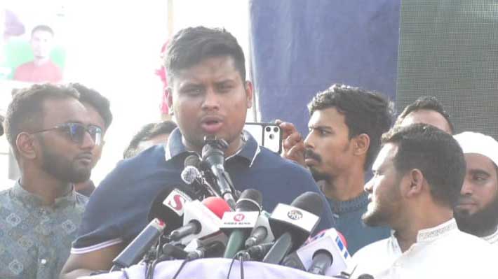 বন্যায় মানুষ কষ্ট করছে আর মন্ত্রীরা বিদেশ ভ্রমণ করছেন: হাসনাত আবদুল্লাহ