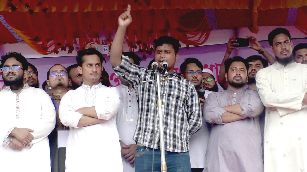 যখন চাঁদাবাজির বিরুদ্ধে কথা বলি, তখন একটি দলের মন খারাপ হয়: হাসনাত আবদুল্লাহ
