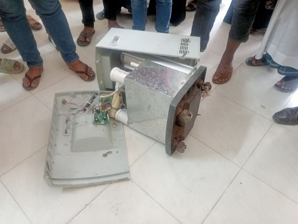 রোগীর মৃত্যু ঘিরে স্বজনদের হাসপাতাল ভাঙচুর, ৮ লাখ টাকার যন্ত্রপাতি নষ্টের অভিযোগ
