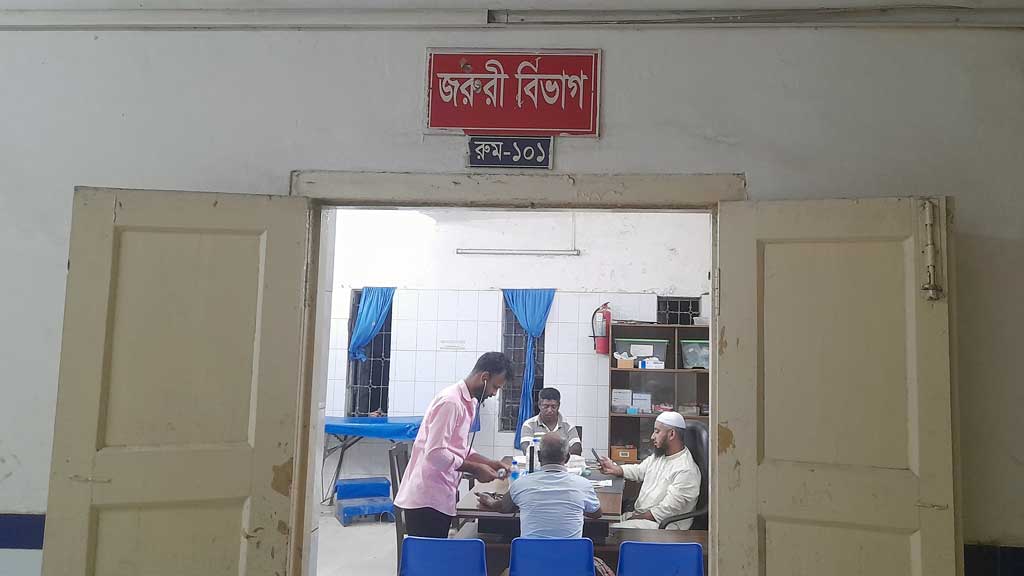 সৈয়দপুরে মাংস কাটতে গিয়ে হাত-পায়ে কোপ, হাসপাতালে গেছেন ৩৯ জন