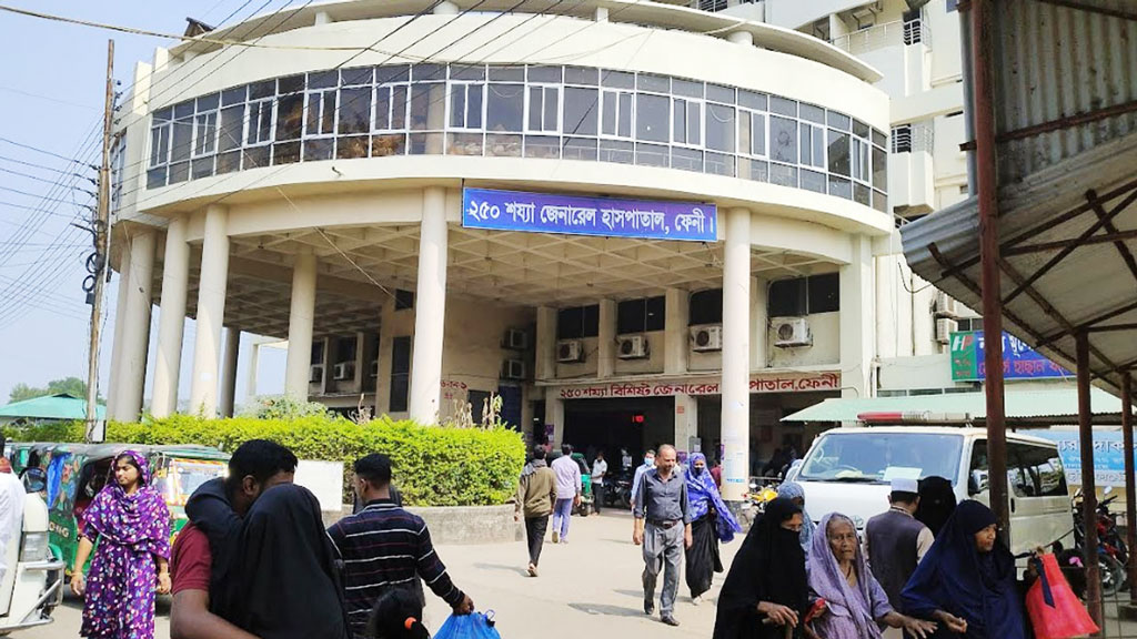 পাওনা টাকা নিয়ে দ্বন্দ্ব, হাসপাতালের ফটকে মারামারিতে তিন ভাইসহ আহত ৪