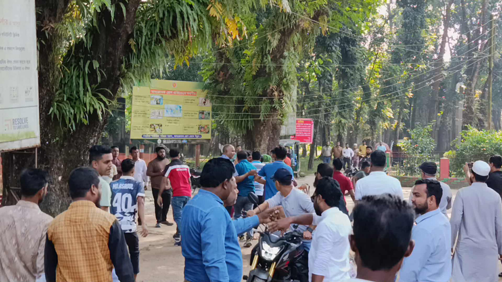 মানববন্ধন করতে গিয়ে হামলার শিকার এনসিপি নেতারা