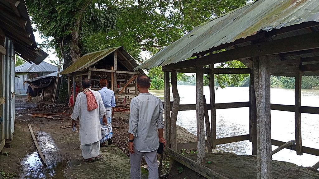 গাবখান চ্যানেলে ভাঙন, ঝুঁকিতে শতাব্দীপ্রাচীন সাগরকান্দা হাট