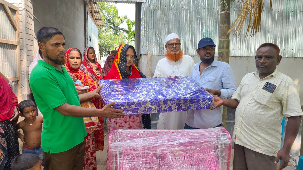 চলন্ত বাসে শিশুর জন্ম, মা-ছেলের আজীবন ভাড়া ফ্রি