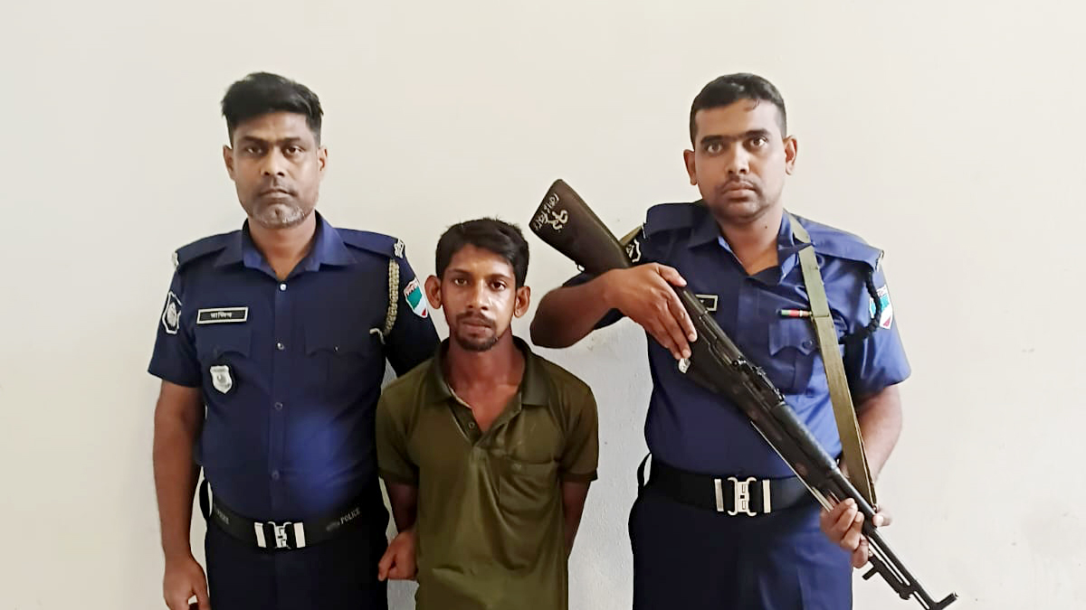 রাতে পুলিশ ফাঁড়ি থেকে পালালেন হাতকড়া পরা আসামি, সকালে ফের গ্রেপ্তার