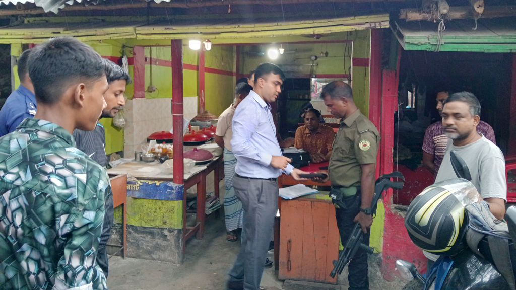 হোটেলে ১০ কেজি মরা মুরগি, মালিককে জরিমানা