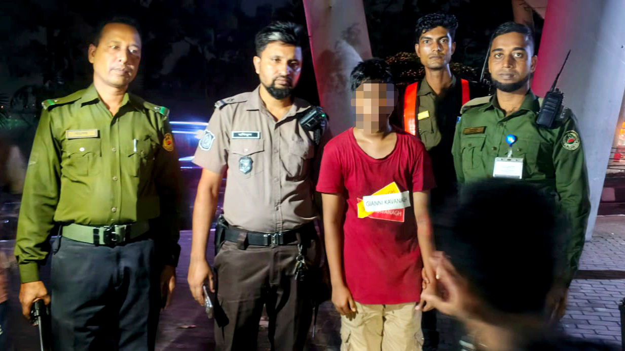 হাতিরঝিলে ছিনতাইয়ের সময় আনসারের হাতে তরুণ আটক