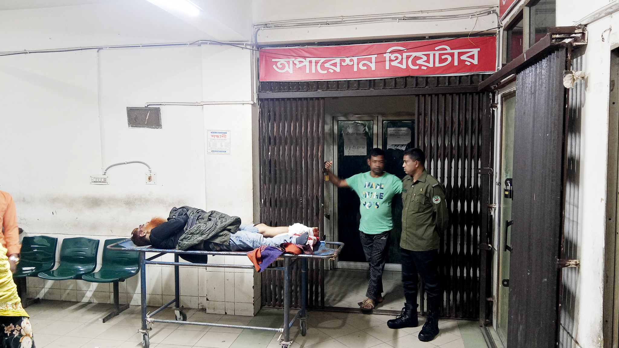 ফরিদপুরে এক ব্যক্তিকে গলা কেটে ও পায়ের রগ কেটে হত্যার চেষ্টা