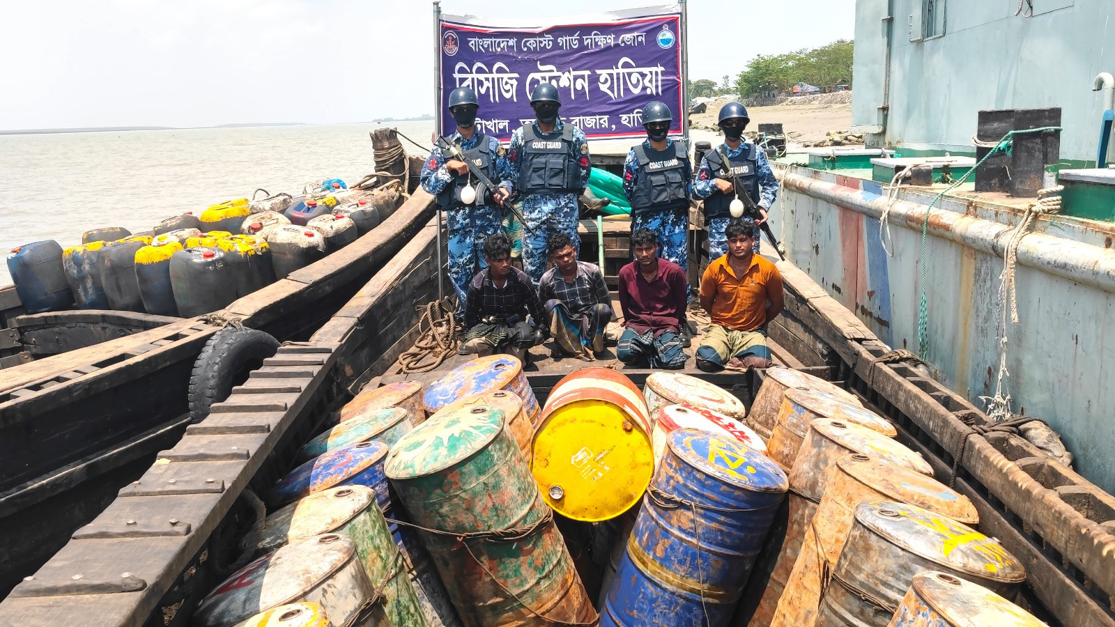 হাতিয়ায় সাড়ে ৬ হাজার লিটার জ্বালানি তেল জব্দ, আটক ৪