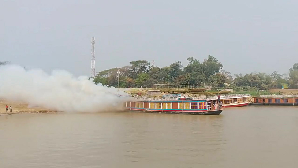 তাহিরপুরে হাউসবোটে অগ্নিকাণ্ড