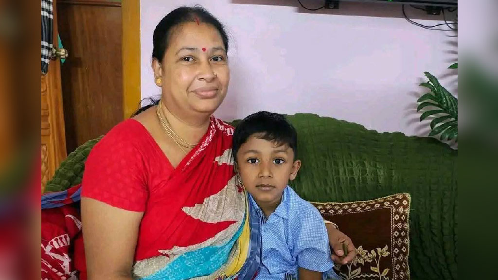 কুমিল্লায় স্বামীর মোটরসাইকেল থেকে পড়ে নারী নিহত