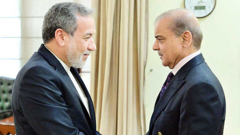 পাশে থাকায় পাকিস্তানের প্রতি কৃতজ্ঞতা জানালেন আরাঘচি