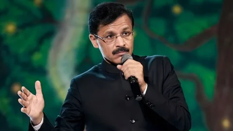 সন্তানদের কখনো এই পেশায় আসতে দেব না—২১ বছরে ২৫ বার বদলি হওয়া আইএএস কর্মকর্তা