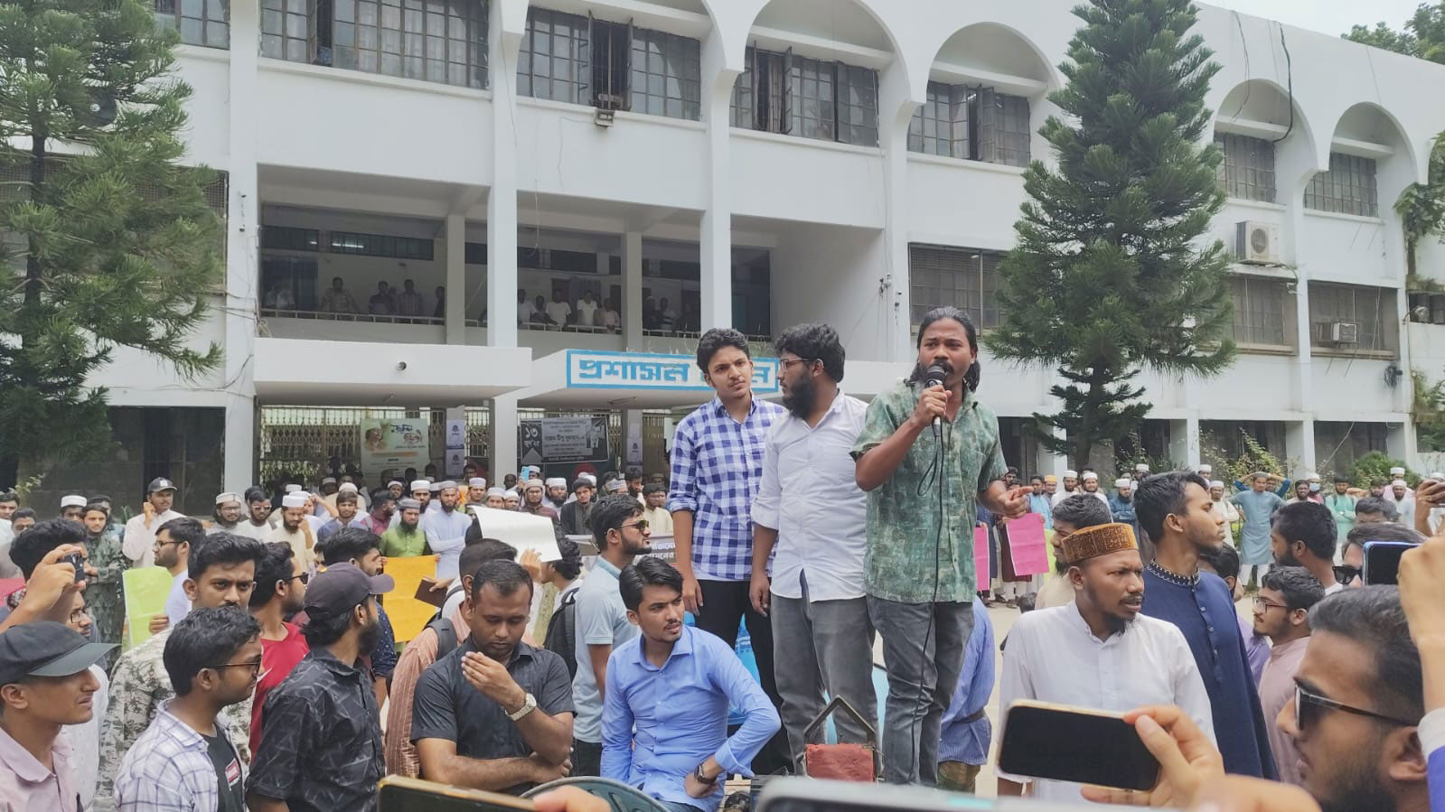 সাজিদের রহস্যজনক মৃত্যু, বিচারের দাবিতে উত্তাল ইবি