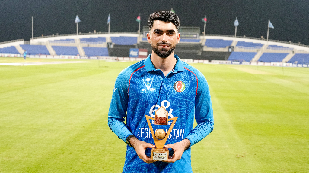 ব্যাট ছুড়ে মারা আফগান ক্রিকেটারকে শাস্তি দিল আইসিসি