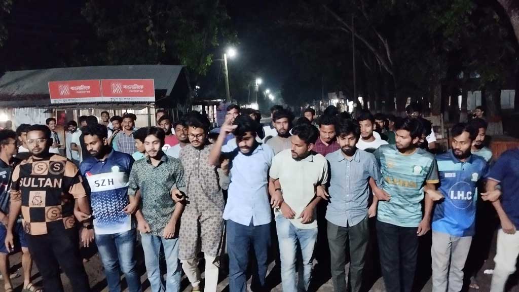 হাসনাতের ওপর হামলার প্রতিবাদে ইবিতে বিক্ষোভ