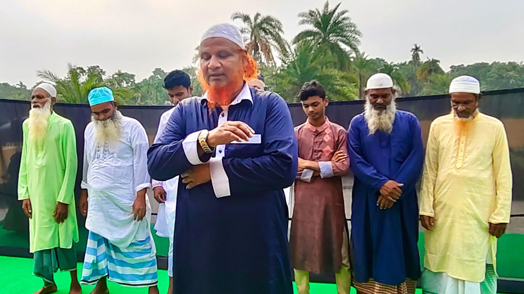 পুঠিয়ার এক গ্রামে আজ ঈদ