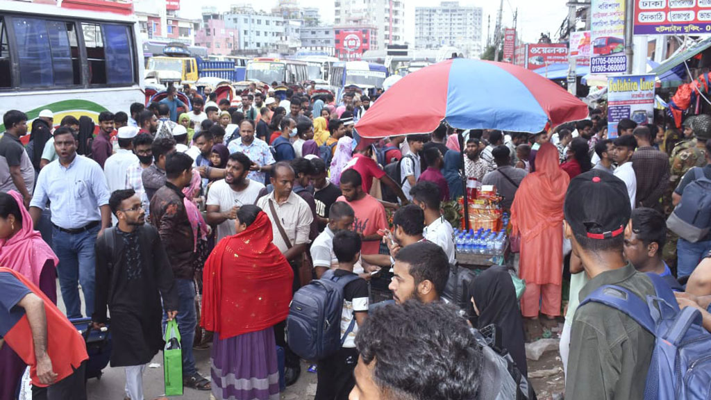 ঈদযাত্রায় তীব্র যানজট, অতিরিক্ত ভাড়া ও দুর্ভোগে হাজারো যাত্রী