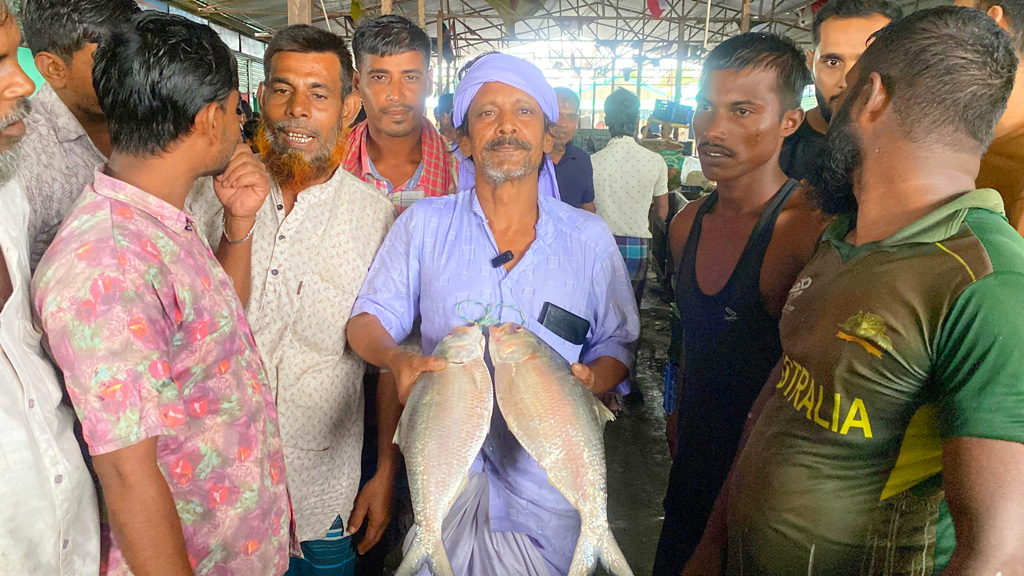 মেঘনার ২ ইলিশ বিক্রি হলো সাড়ে ১১ হাজার টাকায়