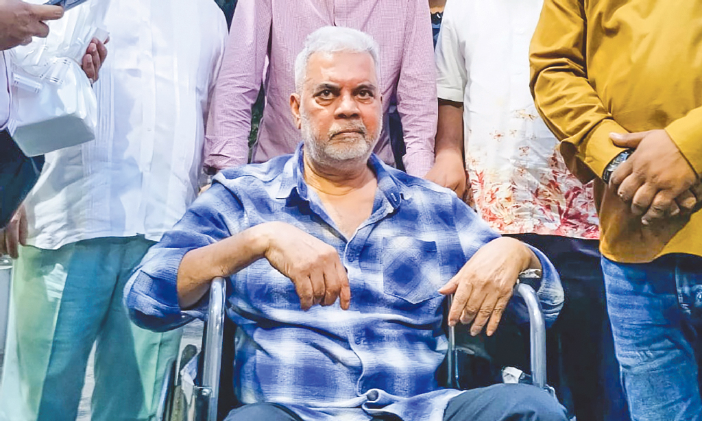 চিকিৎসা বিরতিতে দেশে ফিরলেন ইলিয়াস কাঞ্চন