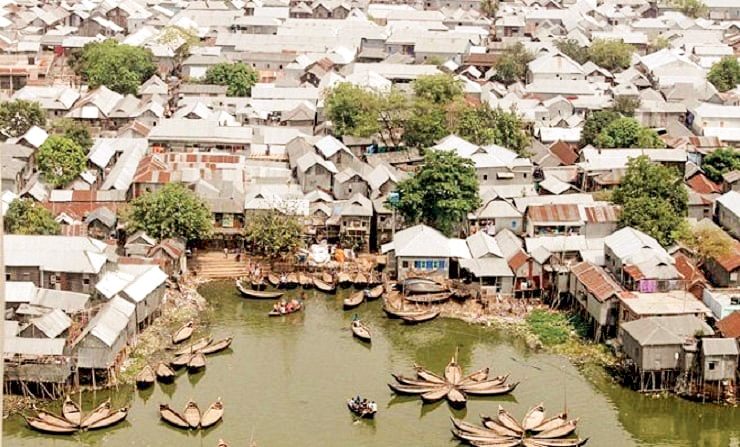 বস্তি: এক শহরে দুই বাস্তবতা