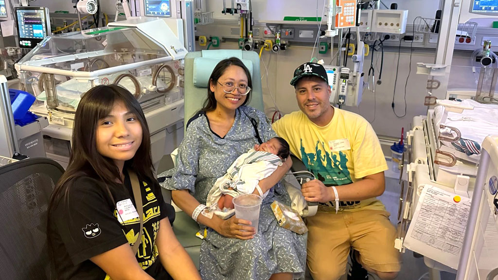 জরায়ুর বাইরে বেড়ে উঠল শিশু, অলৌকিক জন্ম দেখল ক্যালিফোর্নিয়া