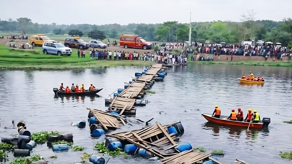 জামালপুরে ব্রিজ ভেঙে নদীতে পড়ল শতাধিক মানুষ, ৪ শিশুর লাশ উদ্ধার, নিখোঁজ আরও ৫