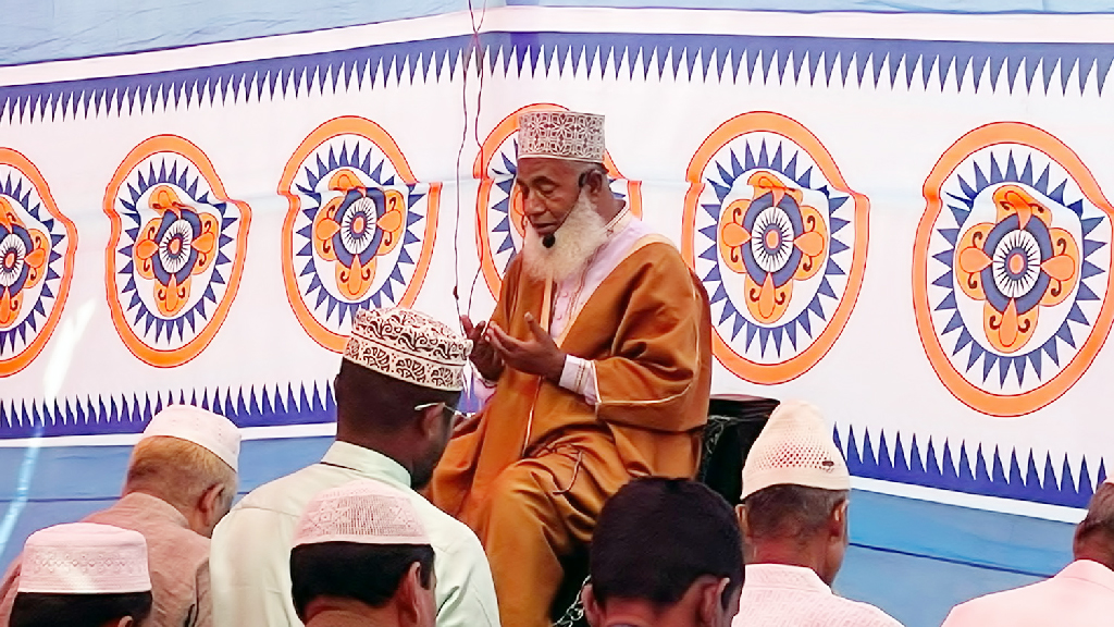 ৪৫ বছর ধরে ঈদের নামাজে ইমামতি করছেন এমপি মশিউর রহমান