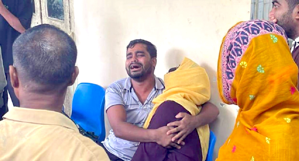 মিরসরাইয়ে মাছবাহী পিকআপের ধাক্কায় মোটরসাইকেলে থাকা দুই ইমাম নিহত