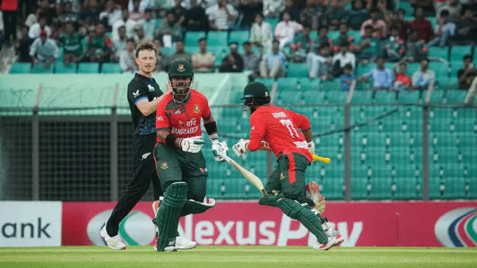 ৫ ওভার কমলেও ৪ বল আগে শেষ বাংলাদেশ
