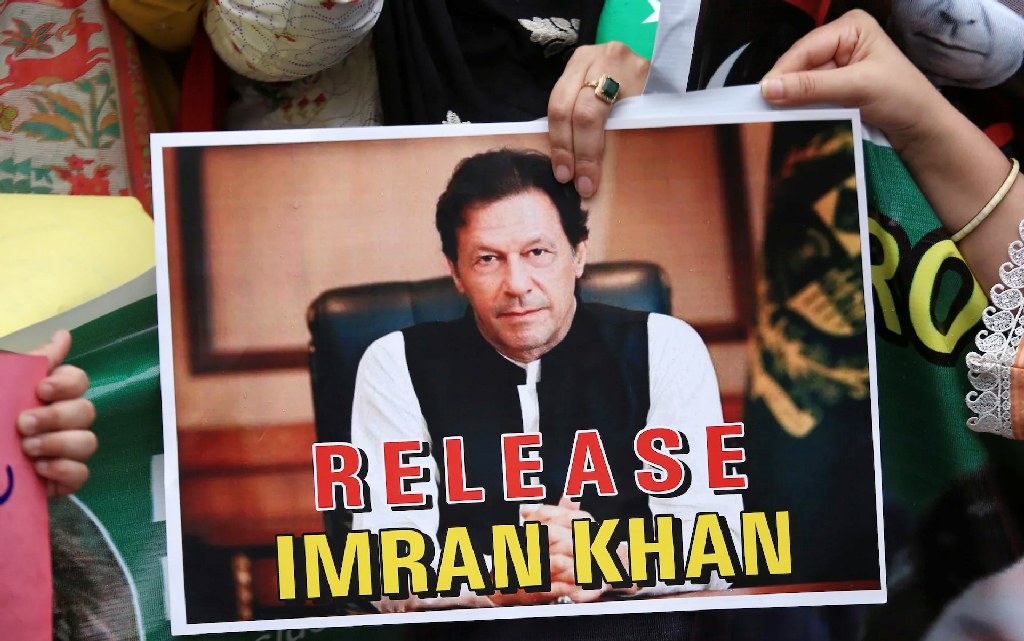 ‘ডেথ সেলে’ ইমরান খান—ক্রিকেট বিশ্বের নীরবতা নিয়ে প্রশ্ন