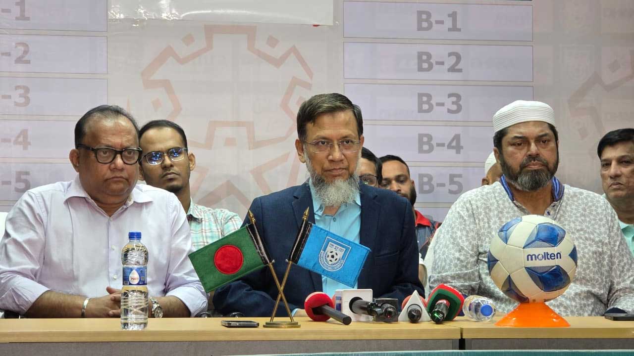 ক্লাবগুলোর দাবির পরও লিগ নিয়ে অনড় বাফুফে