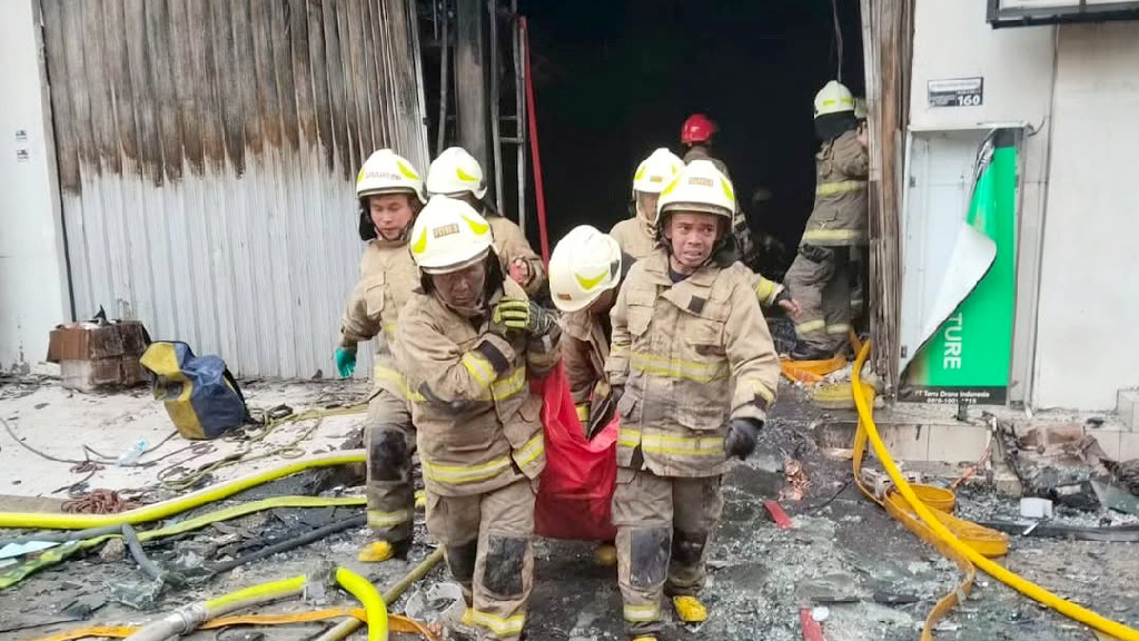 ইন্দোনেশিয়ায় ড্রোন সরবরাহ প্রতিষ্ঠানের কার্যালয়ে আগুন, নিহত ২০