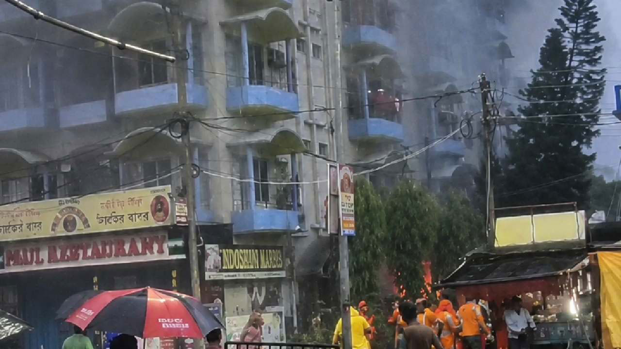 ভারতে হোটেলে আগুন লেগে ছয়জনের মৃত্যু