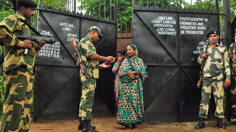 ভারতজুড়ে ‘অনুপ্রবেশকারী’ ধরার ফাঁদ, সীমান্তের গ্রামগুলো হয়ে উঠেছে ‘উন্মুক্ত কারাগার’
