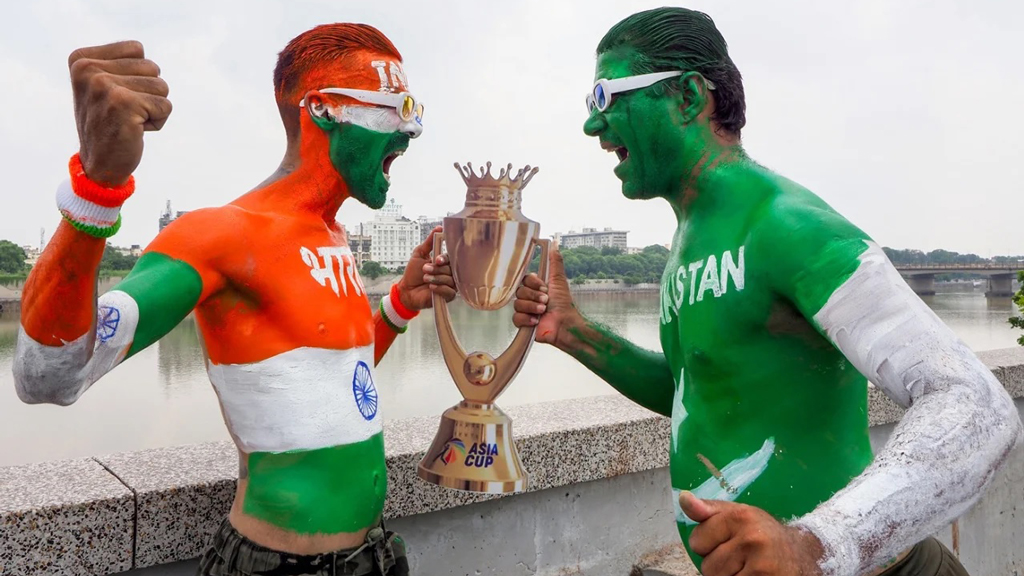 ভারতের বিপক্ষে টস জিতে আগে ব্যাটিংয়ে পাকিস্তান