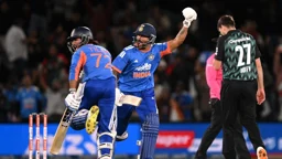 শেষ ৩ ওভারে ৪৬ রান করে জিতল ভারত