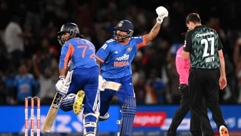 শেষ ১৭ বলে ৪৬ রান করে জিতল ভারত