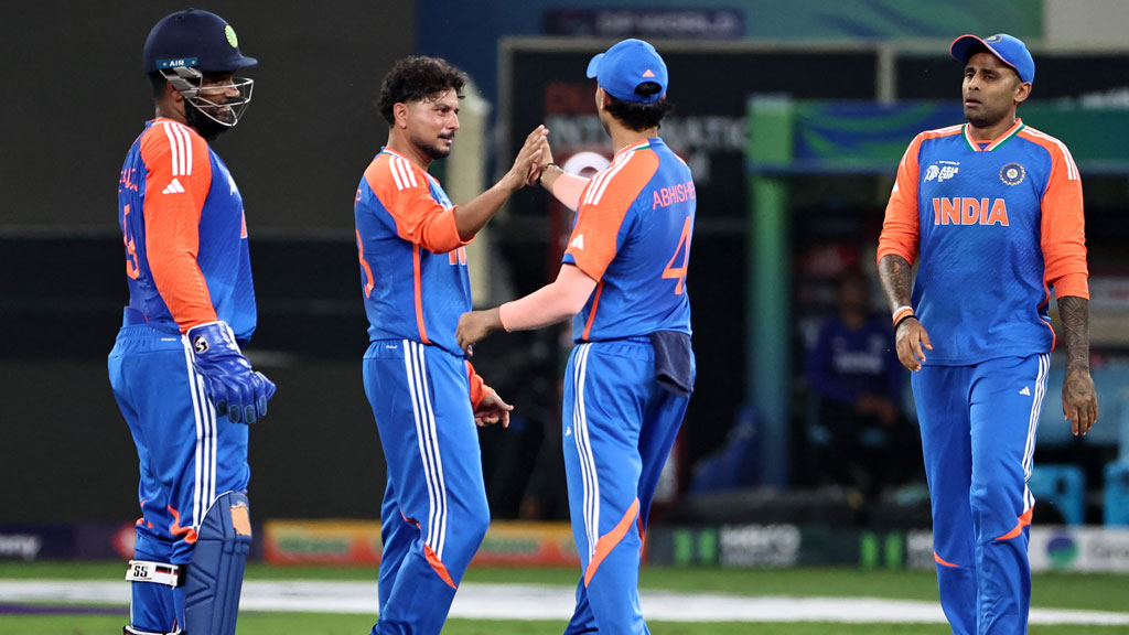 কুলদীপের ঘূর্ণিতে মাত্র ৫৮ রানের লক্ষ্য পেল ভারত